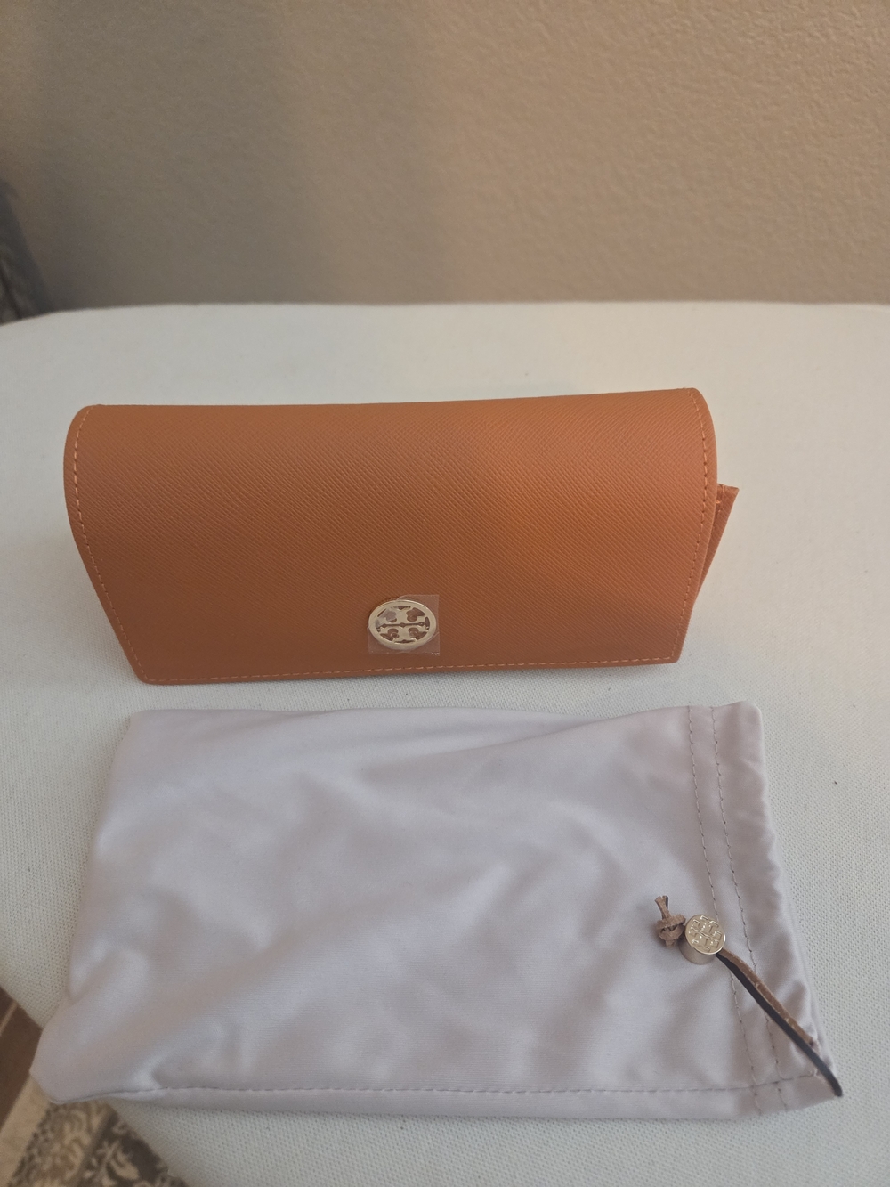 Tory Burch Green Oversized Square Sunglasses with Gold Hardware - Picture 3 of 3